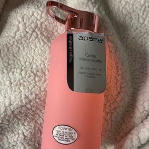 Apana 32oz tumbler NWT